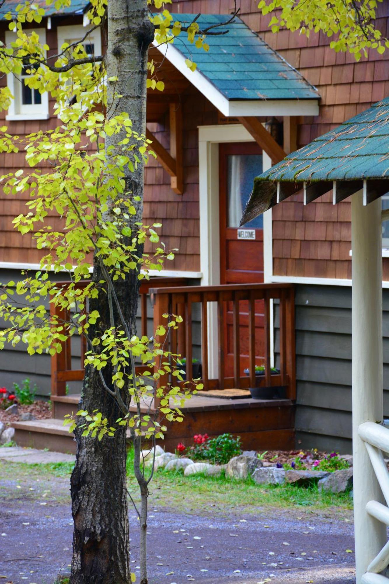 Johnston Canyon Lodge & Bungalows Castle Junction Exteriör bild